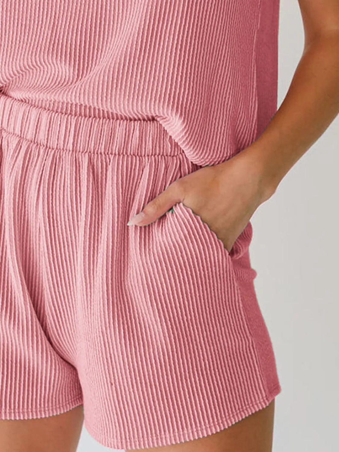 Conjunto de Top Sin Mangas de Cuello Redondo y Pantalones Cortos