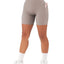 Shorts de sport croisés pour femmes avec ceinture et poches