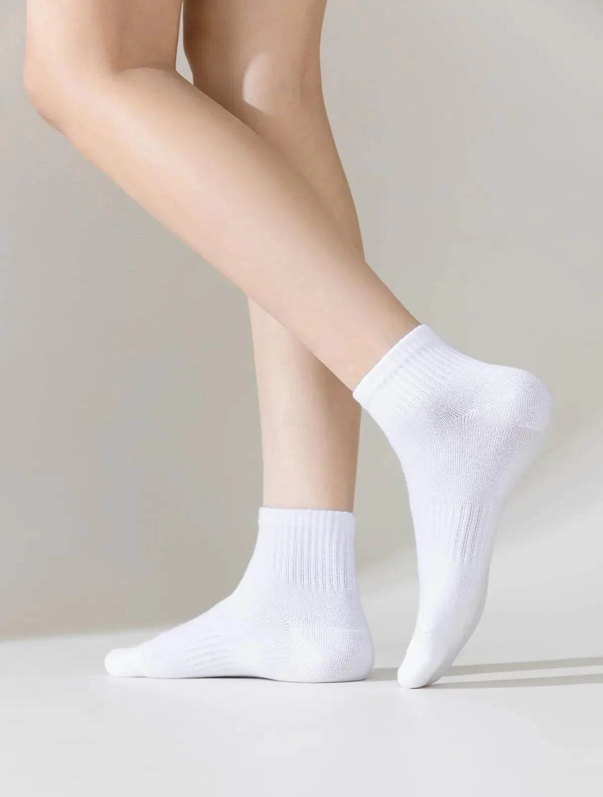 ACCFOD Women's Thin Cotton Ankle Socks - 5 Pairs in White & Black