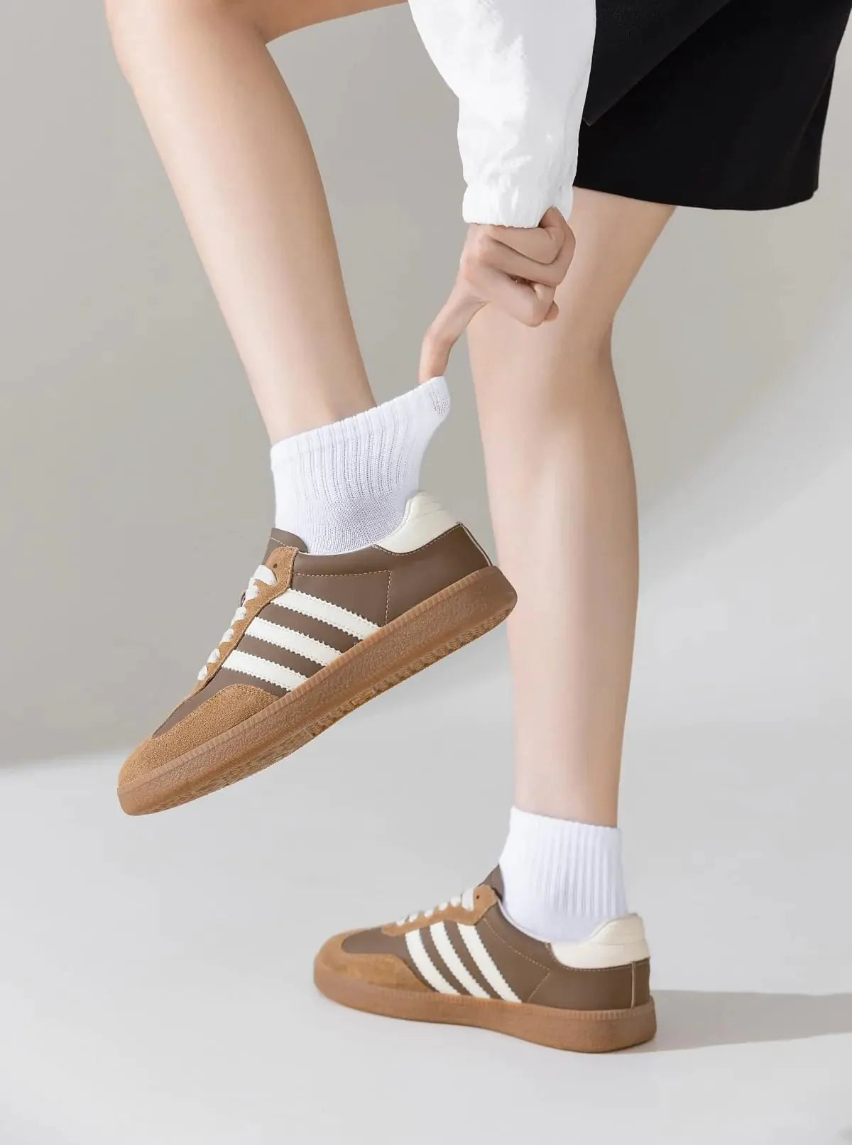 ACCFOD Women's Thin Cotton Ankle Socks - 5 Pairs in White & Black