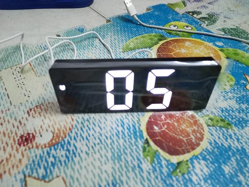 Reloj despertador LED de espejo acrílico premium con control por voz