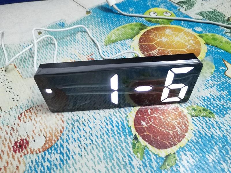 Reloj despertador LED de espejo acrílico premium con control por voz