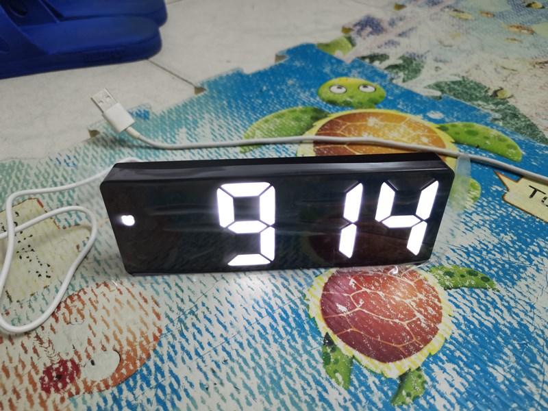 Reloj despertador LED de espejo acrílico premium con control por voz