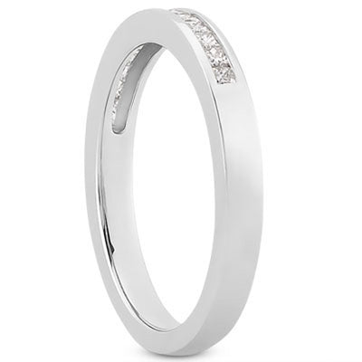 Anillo de boda de diamantes princesa engastados en canal de oro blanco de 14k