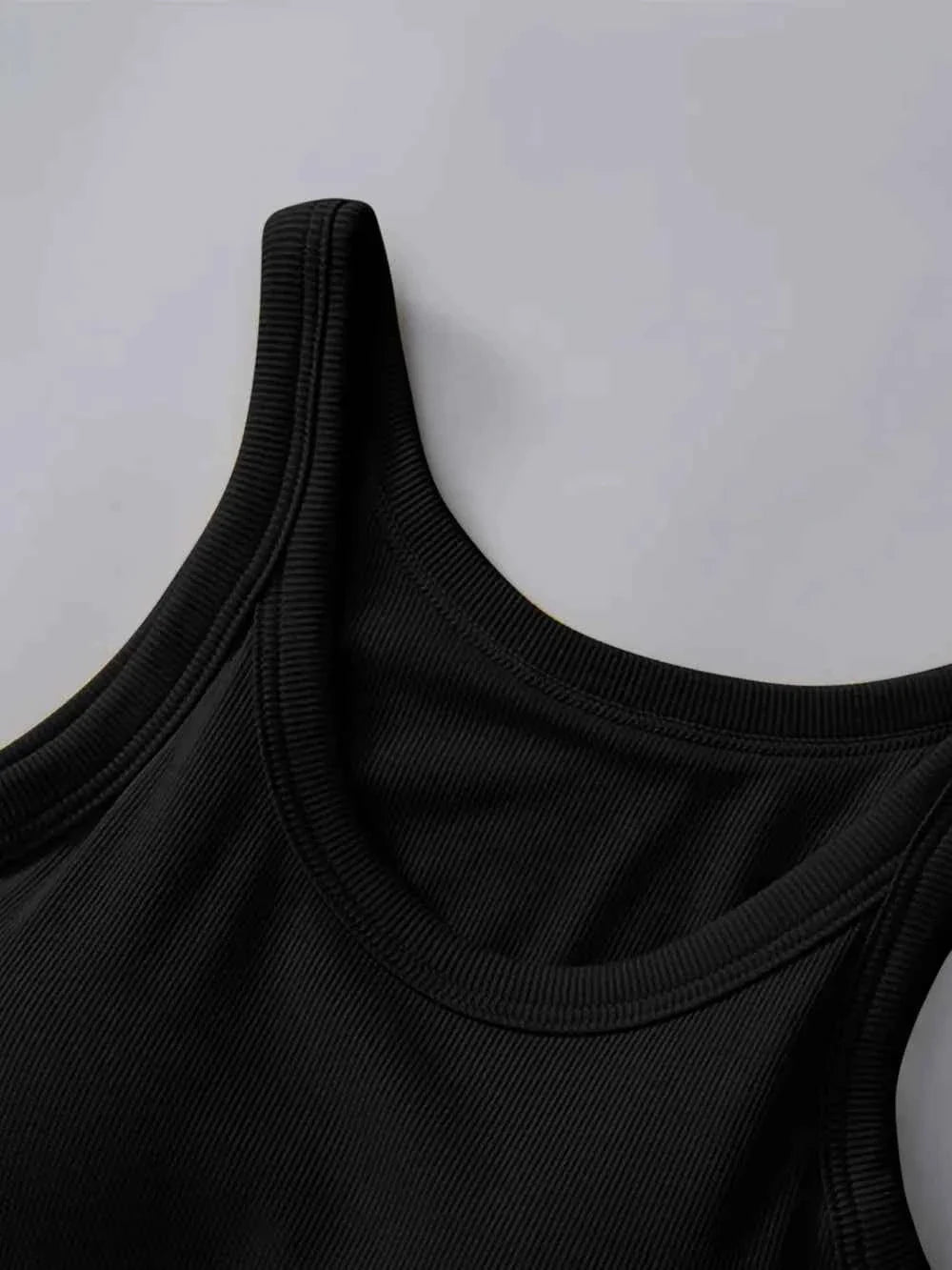 Camiseta Premium de Cuello Redondo con Soporte de Sujetador Integrado