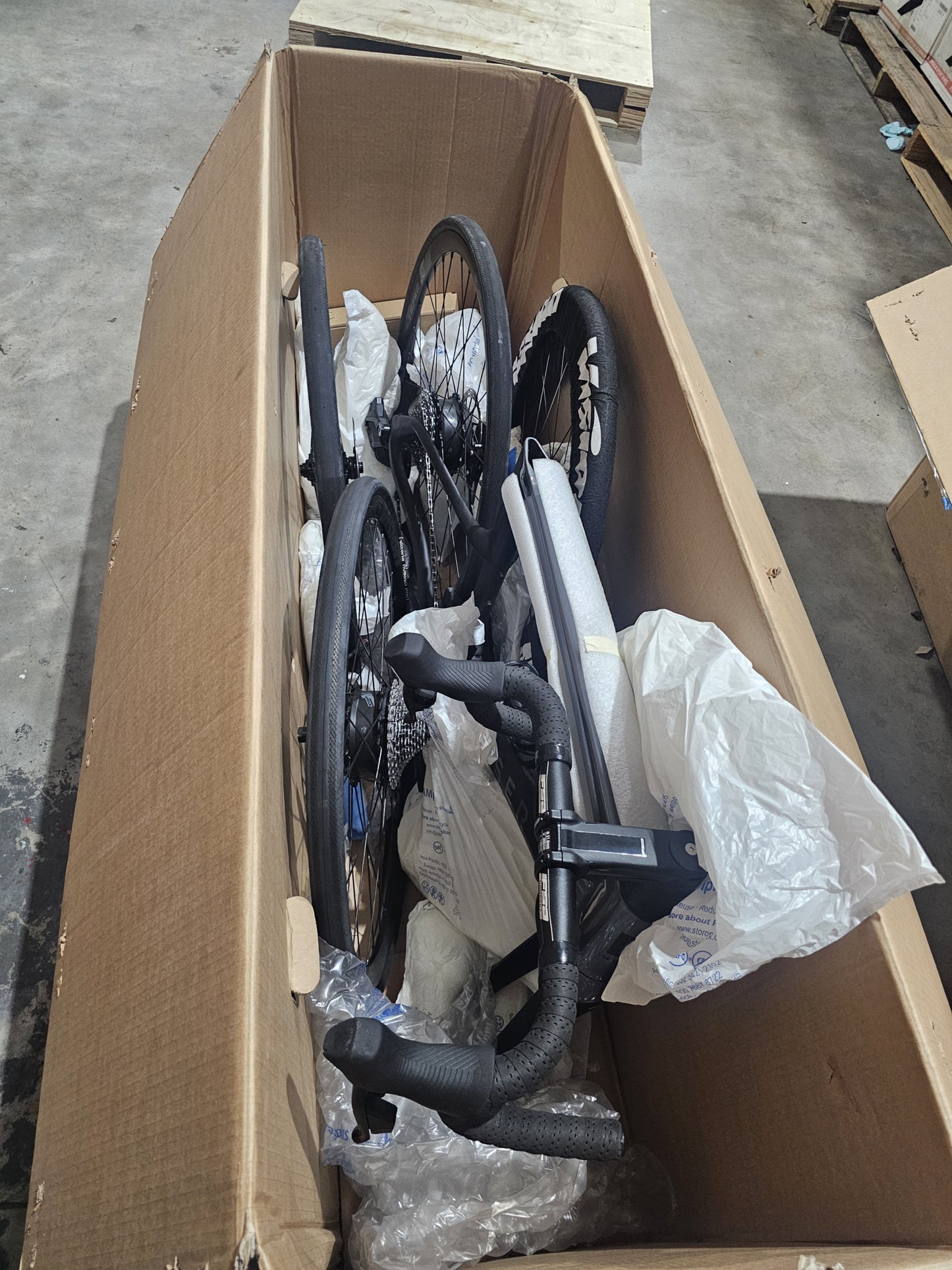 E-Road Rival 28'' 22-Speed Electric Bike - 250Wh FSA HM1 - Silver/Black - Size M (Open Box) - Korvel