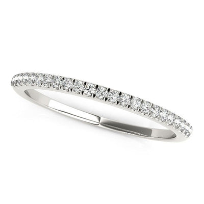 Anillo de boda de diamantes con engaste estilo scallop de oro blanco de 14k