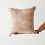 Coussin en Laine Mérinos Rose Poussière Linéaire Fait Main