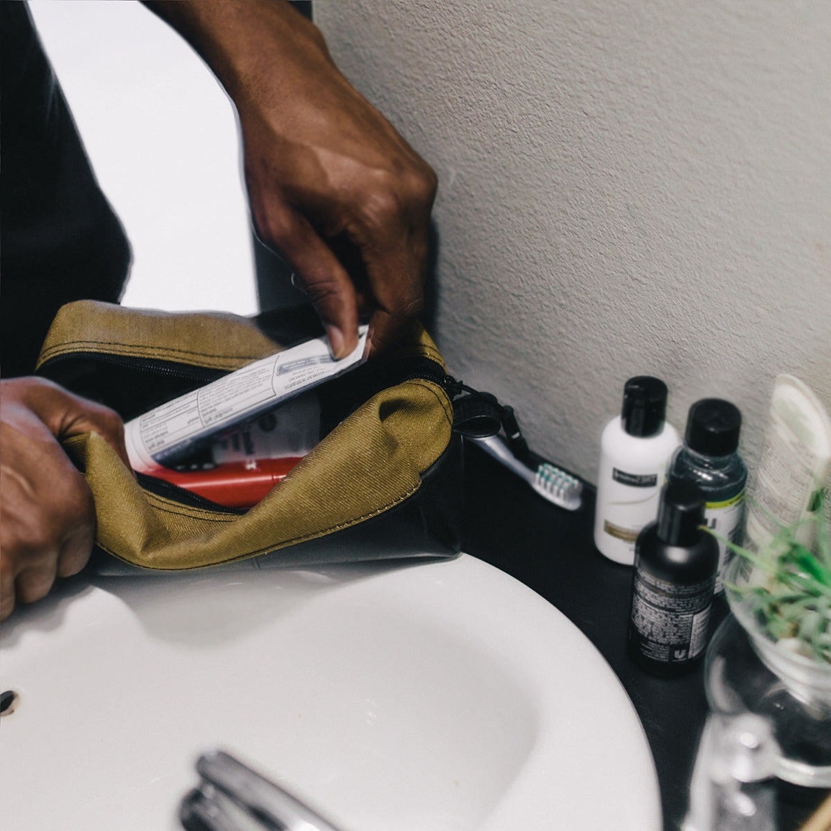 Kit de Viaje Grande Elliott de Alchemy Goods - Denim