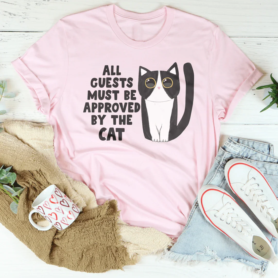 Todos los invitados deben ser aprobados por el gato Tee