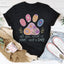 Todo lo que necesitas es amor y un perro camiseta