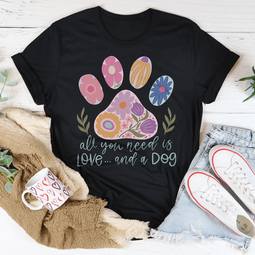 Todo lo que necesitas es amor y un perro camiseta