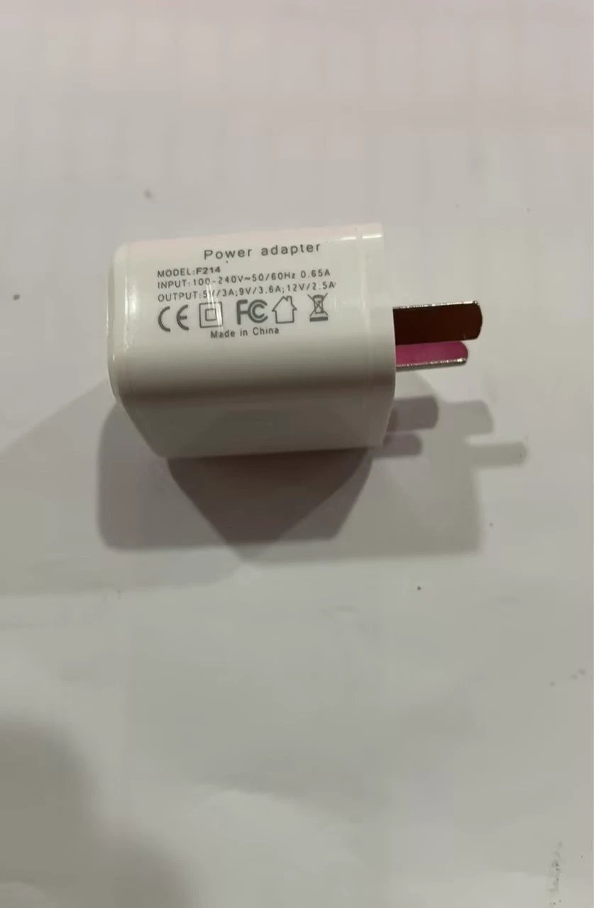 Lampe LED intelligente en forme de G avec haut-parleur Bluetooth et chargeur sans fil