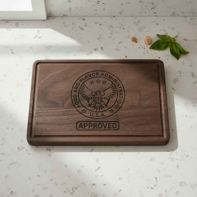Planche à découper en bois gravée premium