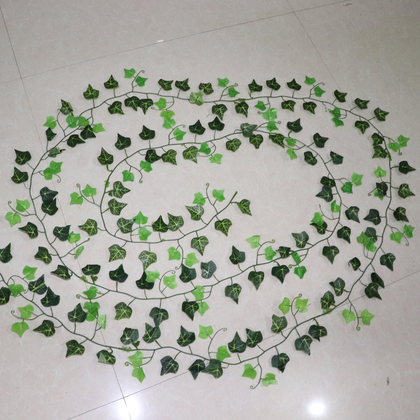 Guirnalda de Hojas de Hiedra Artificial - 2.4M Vides Colgantes para Decoración del Hogar