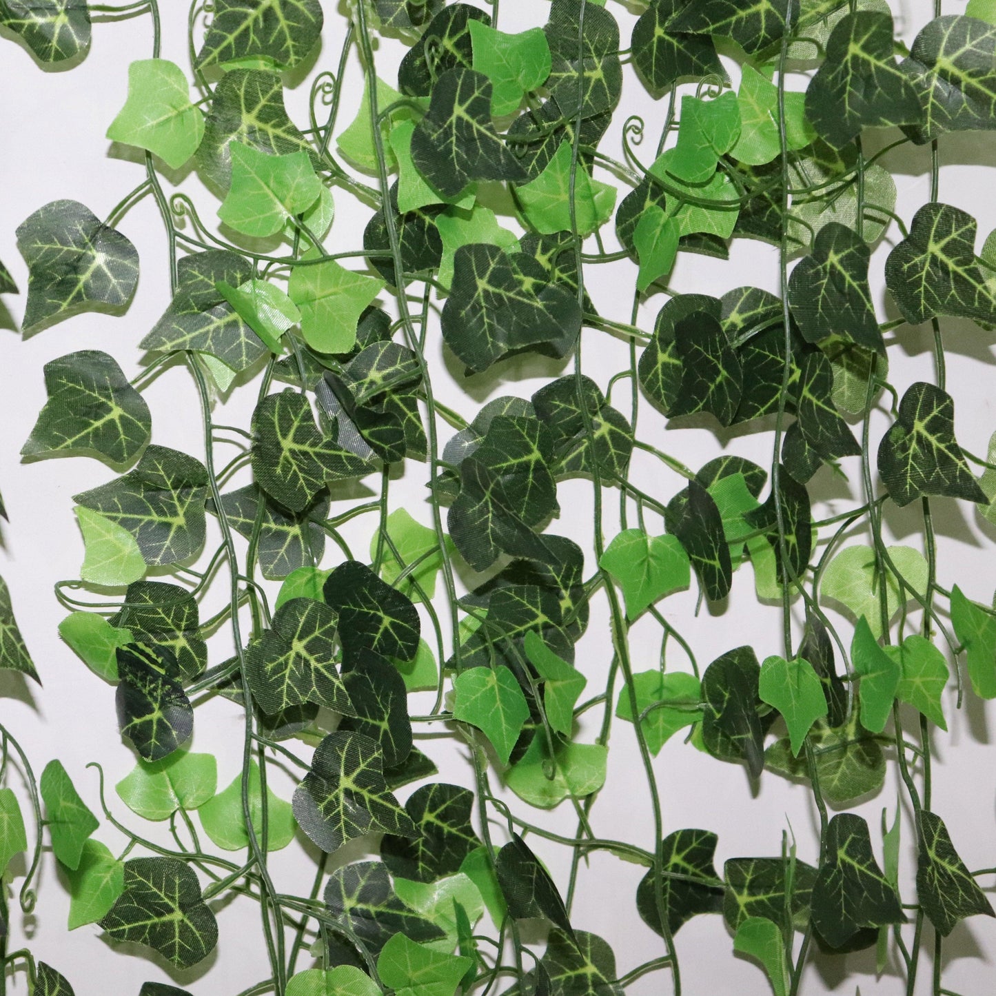 Guirnalda de Hojas de Hiedra Artificial - 2.4M Vides Colgantes para Decoración del Hogar