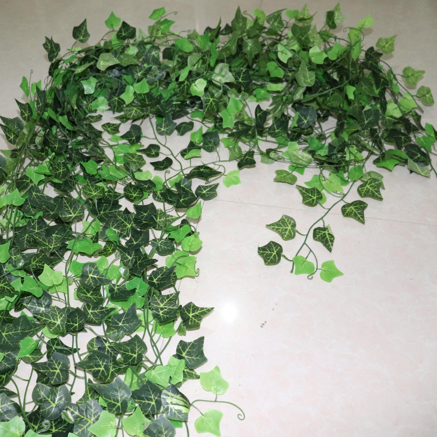 Guirnalda de Hojas de Hiedra Artificial - 2.4M Vides Colgantes para Decoración del Hogar