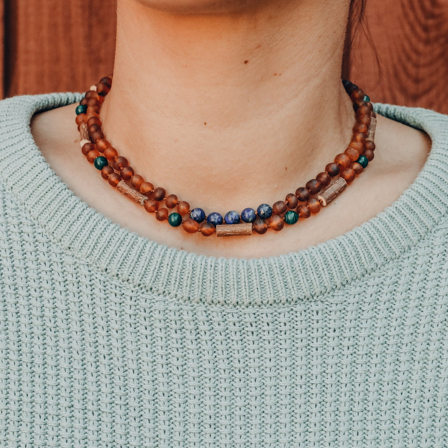 Collar de Ámbar Báltico Cognac Crudo y Piedra Lapis