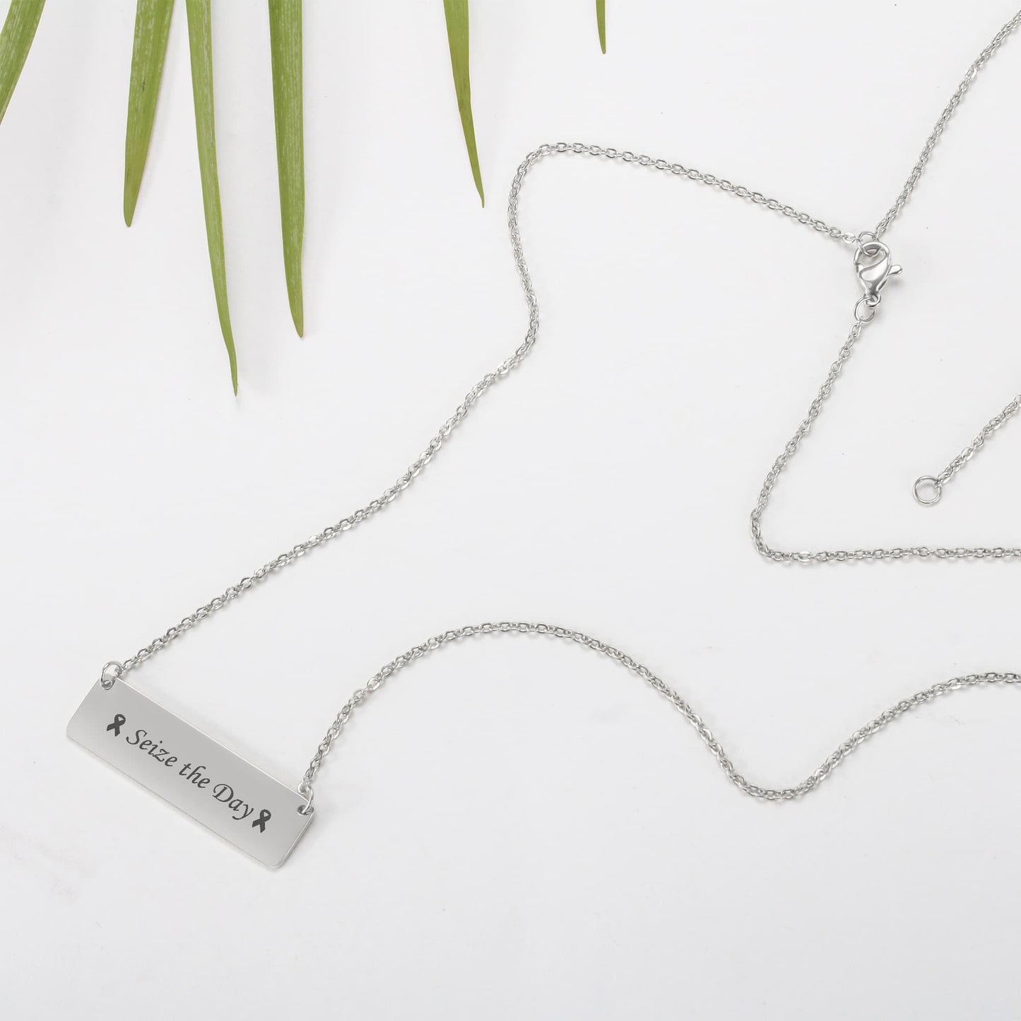 Collier à barre horizontale gravé Saisissez le jour