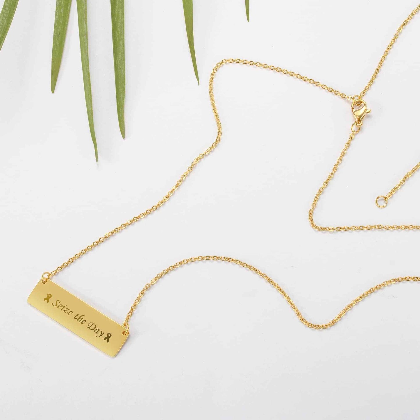 Collier à barre horizontale gravé Saisissez le jour