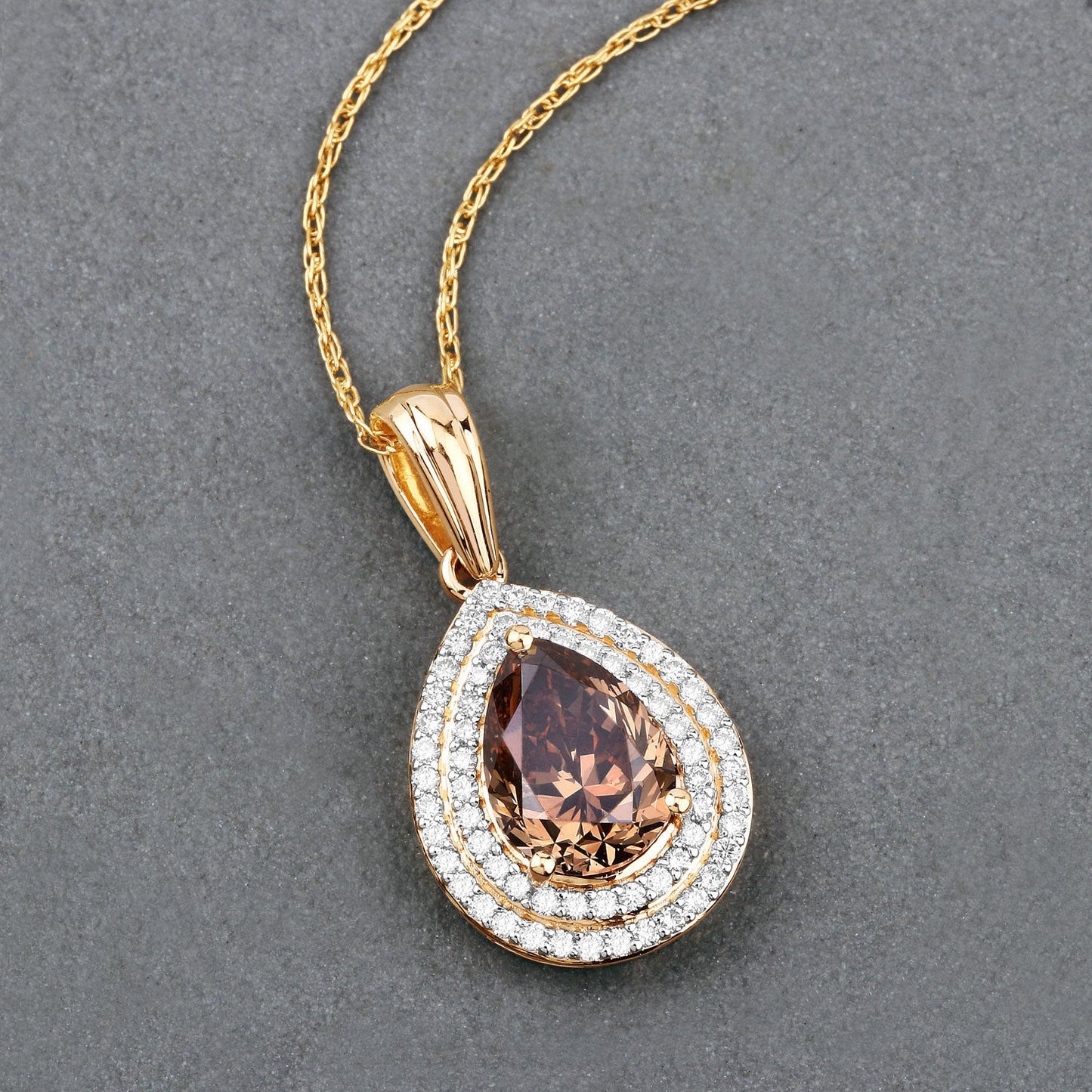 Colgante de Diamante Marrón Certificado IGI de 2.01 Quilates en Oro Amarillo de 18K