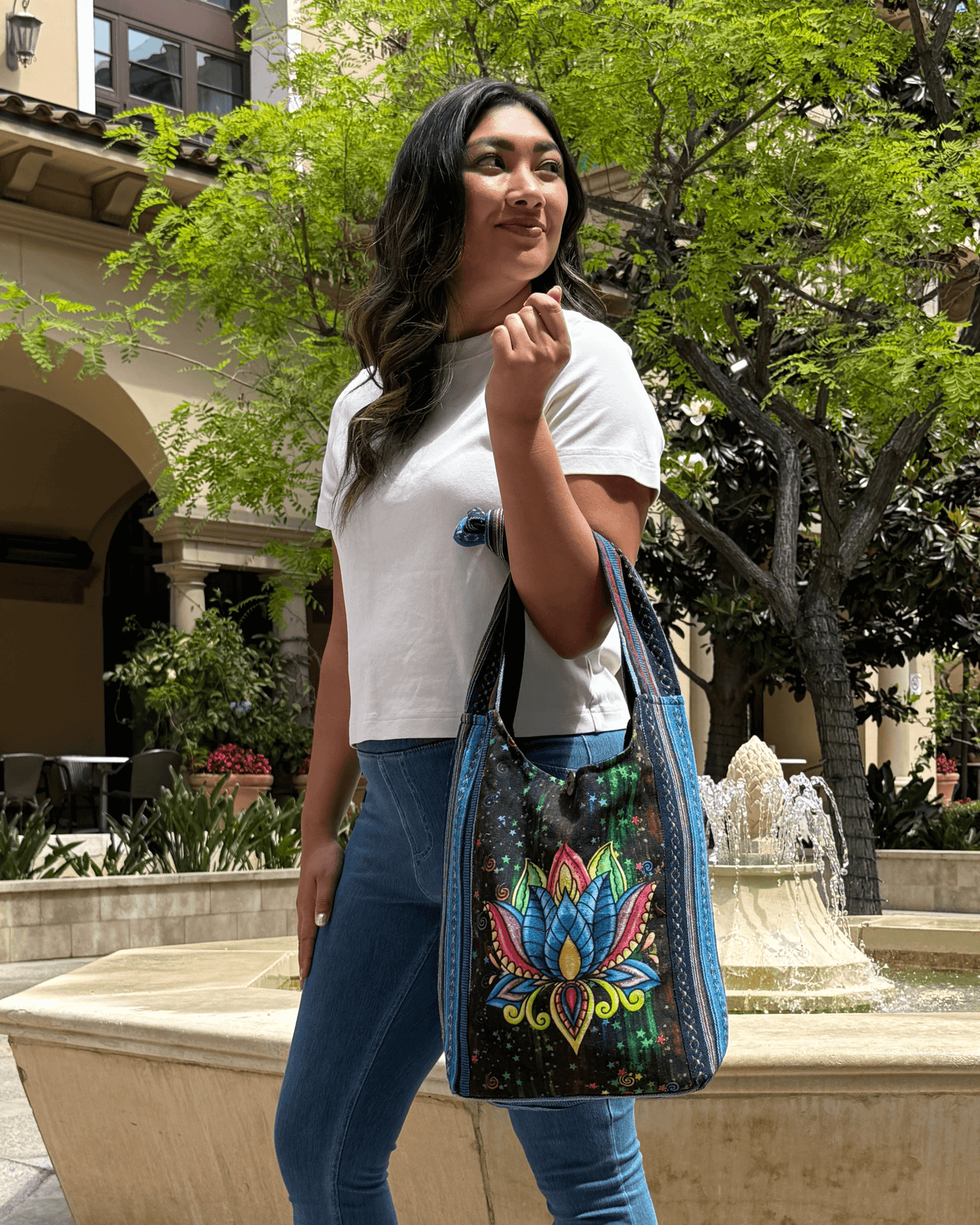 Sac à bandoulière Lotus fait main de la collection Kathmandu