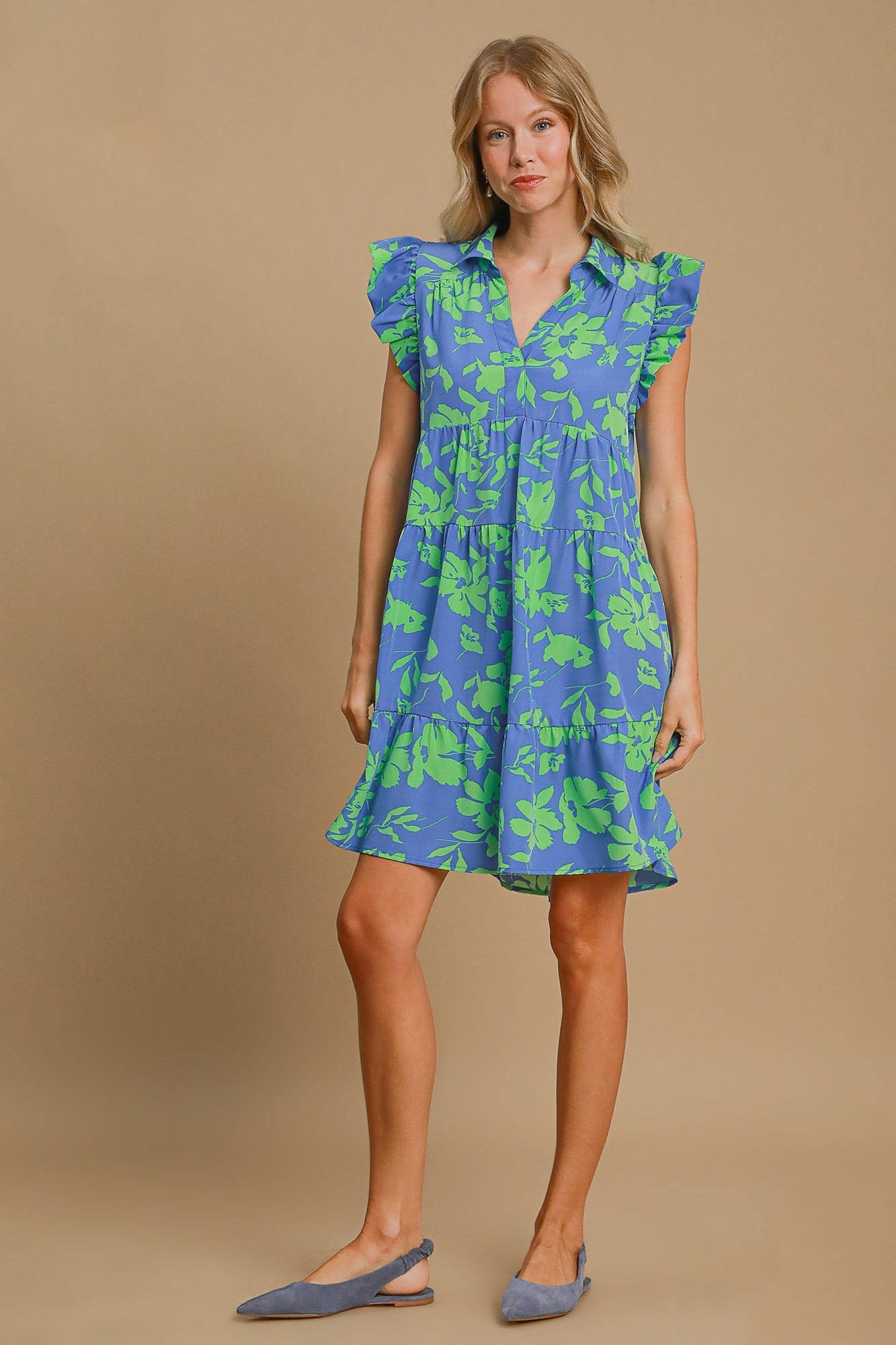 Vestido de Talla Grande con Estampado Floral y Mangas con Volantes