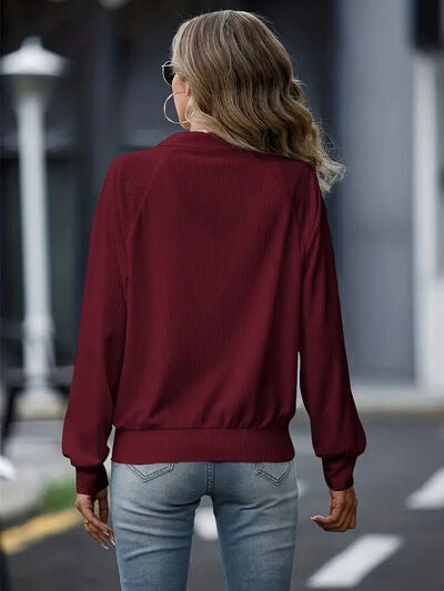 Chaqueta blanca con cremallera y cuello para mujer versátil