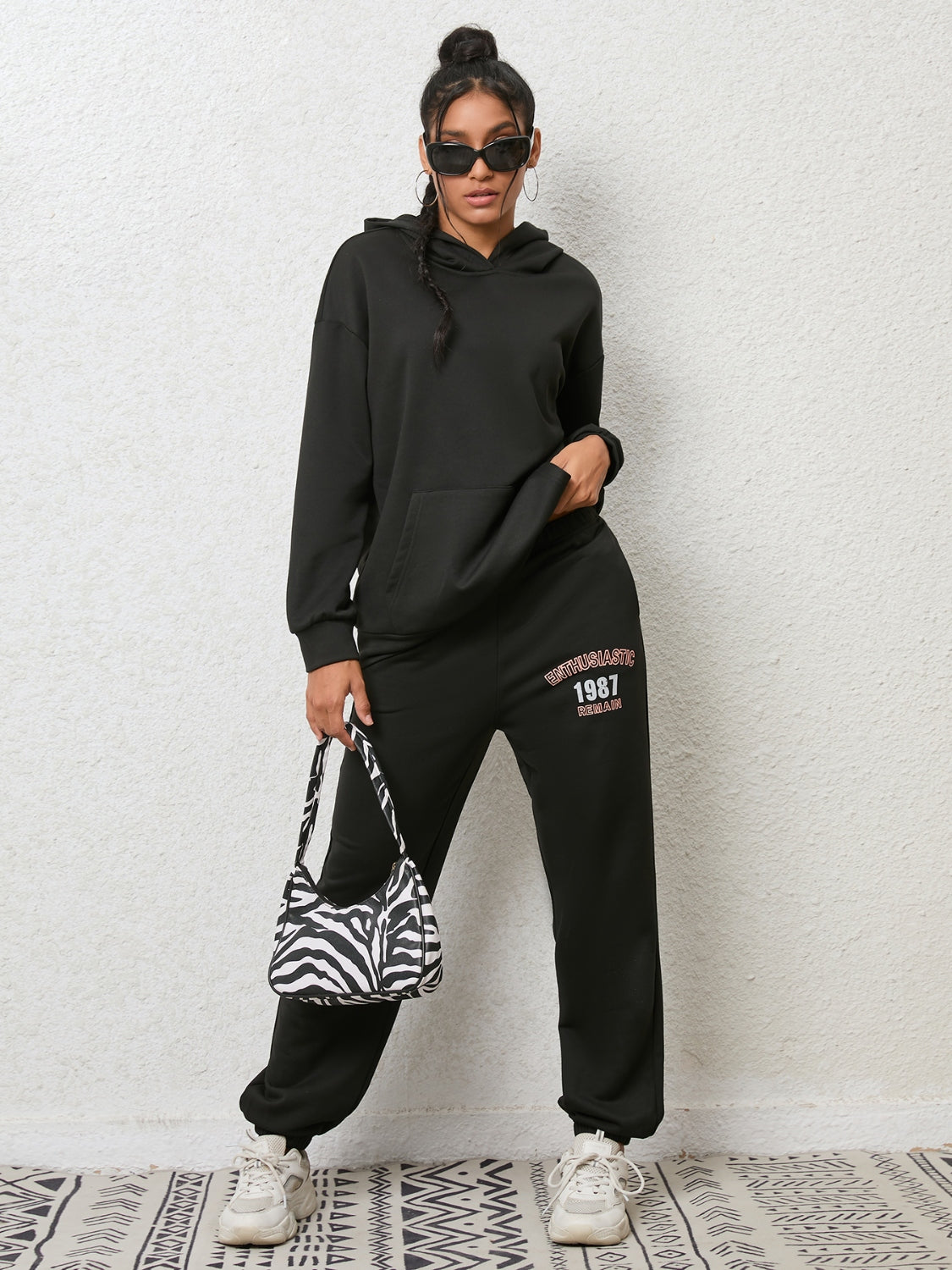 Ensemble de sweat à capuche et de pantalon de survêtement graphique