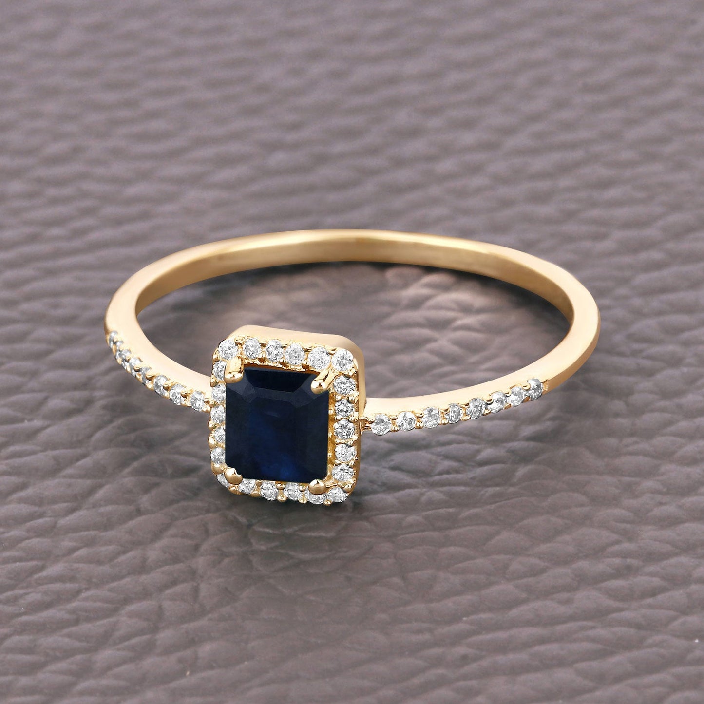 Bague de fiançailles en saphir bleu et diamant de 0,60 carat en or jaune 14K