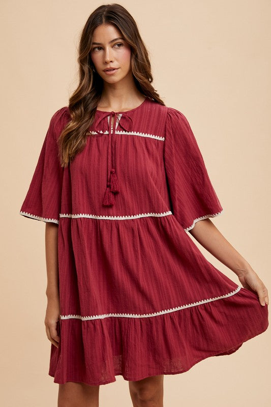 Robe à Manches Mi-Longues à Volants avec Détails Contrastés et Franges