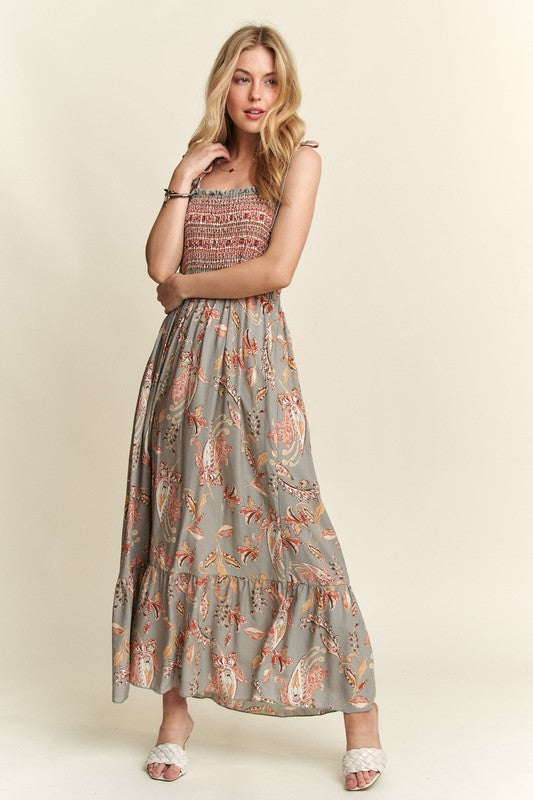Vestido de tirantes con cuello cuadrado y estampado fruncido