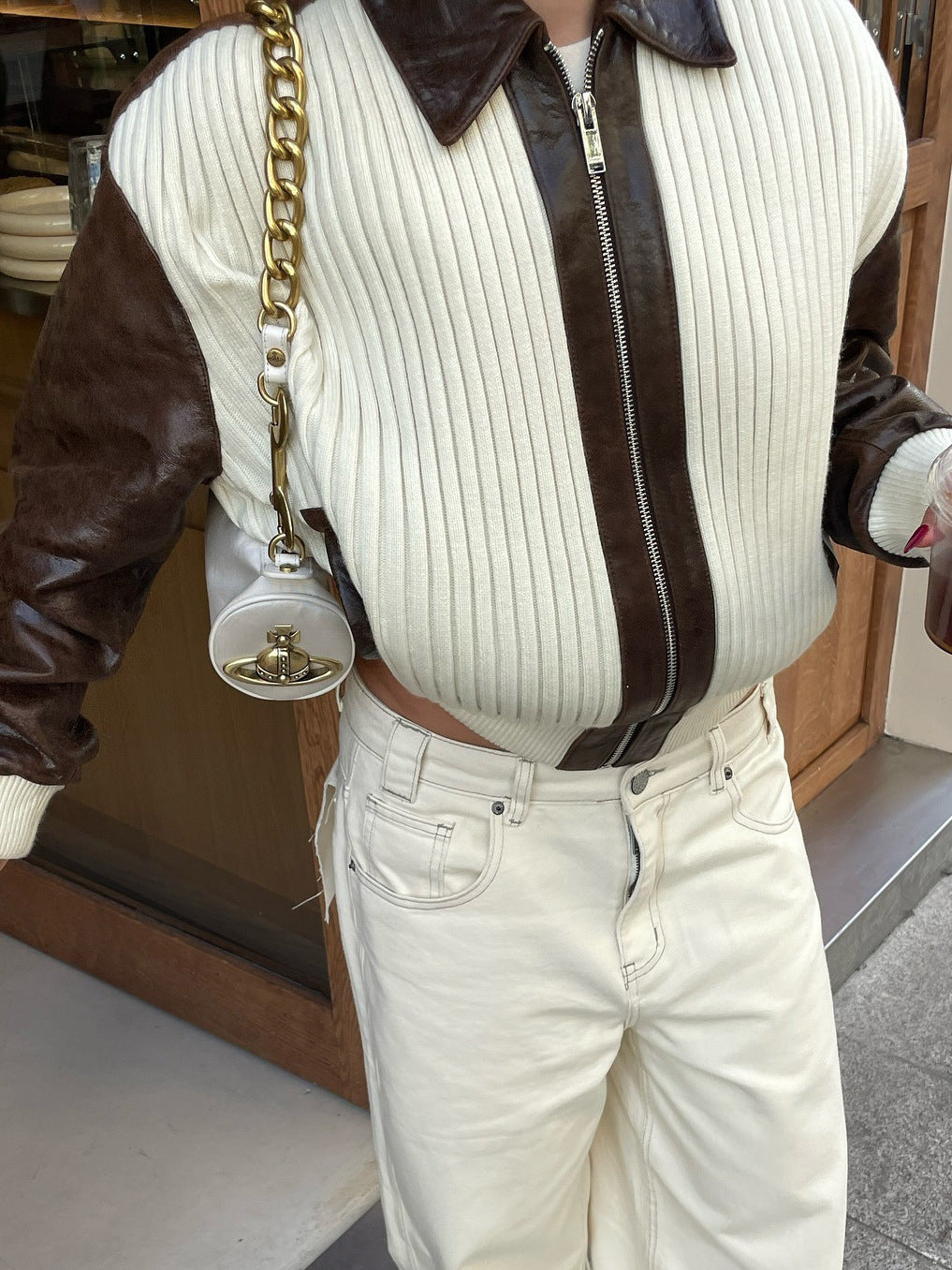 Chaqueta de Piel y Tejido de Punto Chic y Moderna