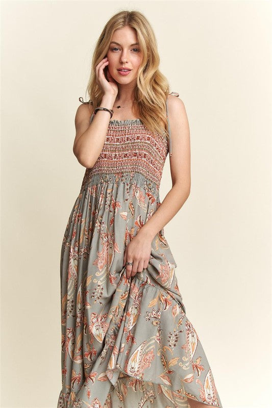 Vestido de tirantes con cuello cuadrado y estampado fruncido