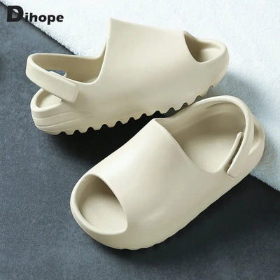 Sandales à enfiler confortables pour bébé dans des couleurs vives