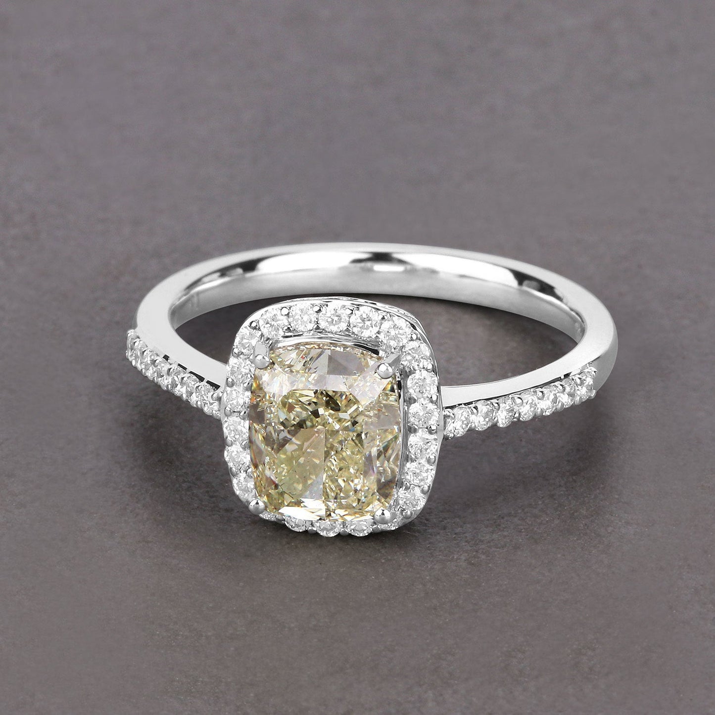 Bague de fiançailles en diamant jaune clair de 2,05 carats certifiée IGI