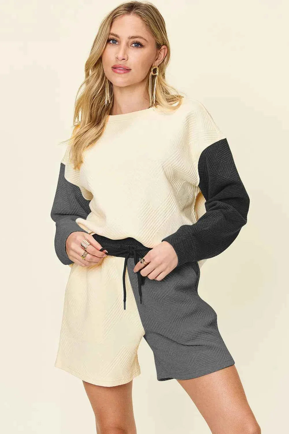 Conjunto de Hombros de Dos Piezas con Bolsillos Contrastantes