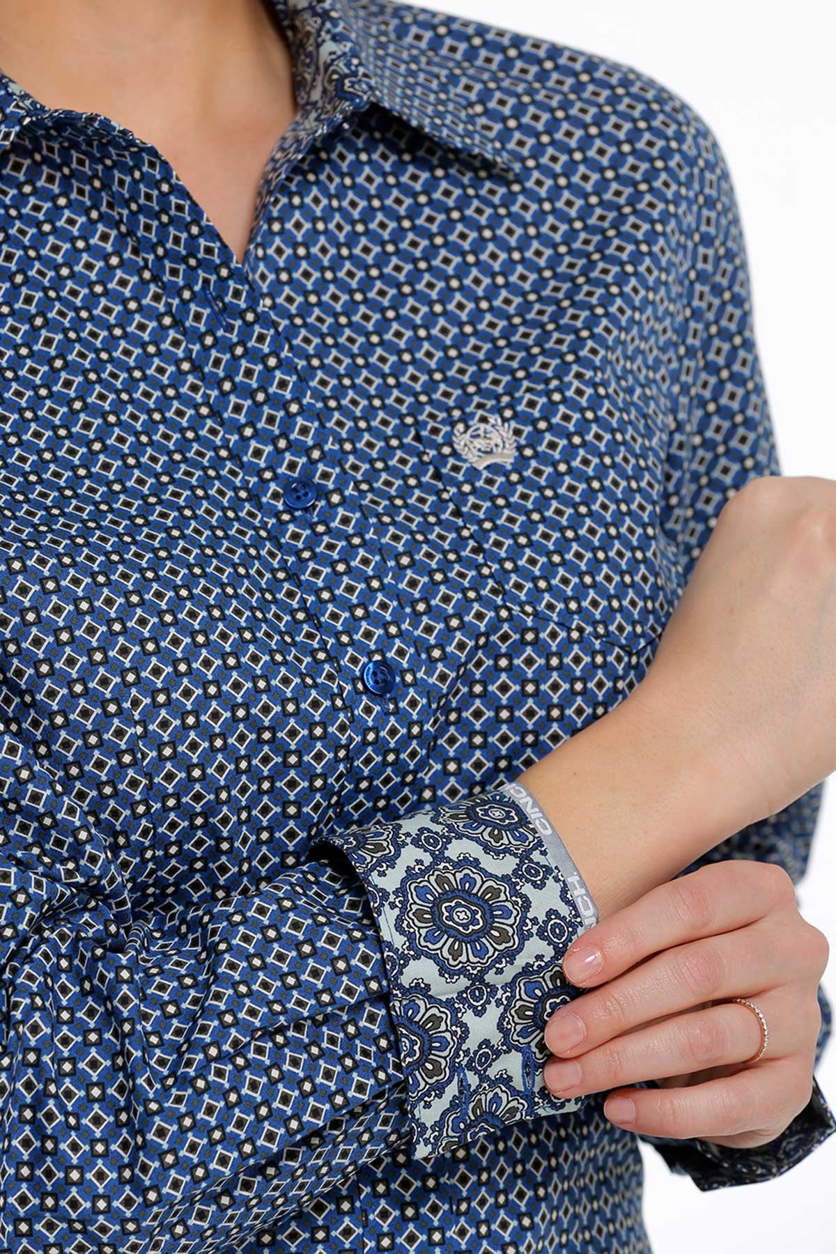 Stylish Women's Cinch Long Sleeve Shirt - Black Diamond Pattern - Korvel