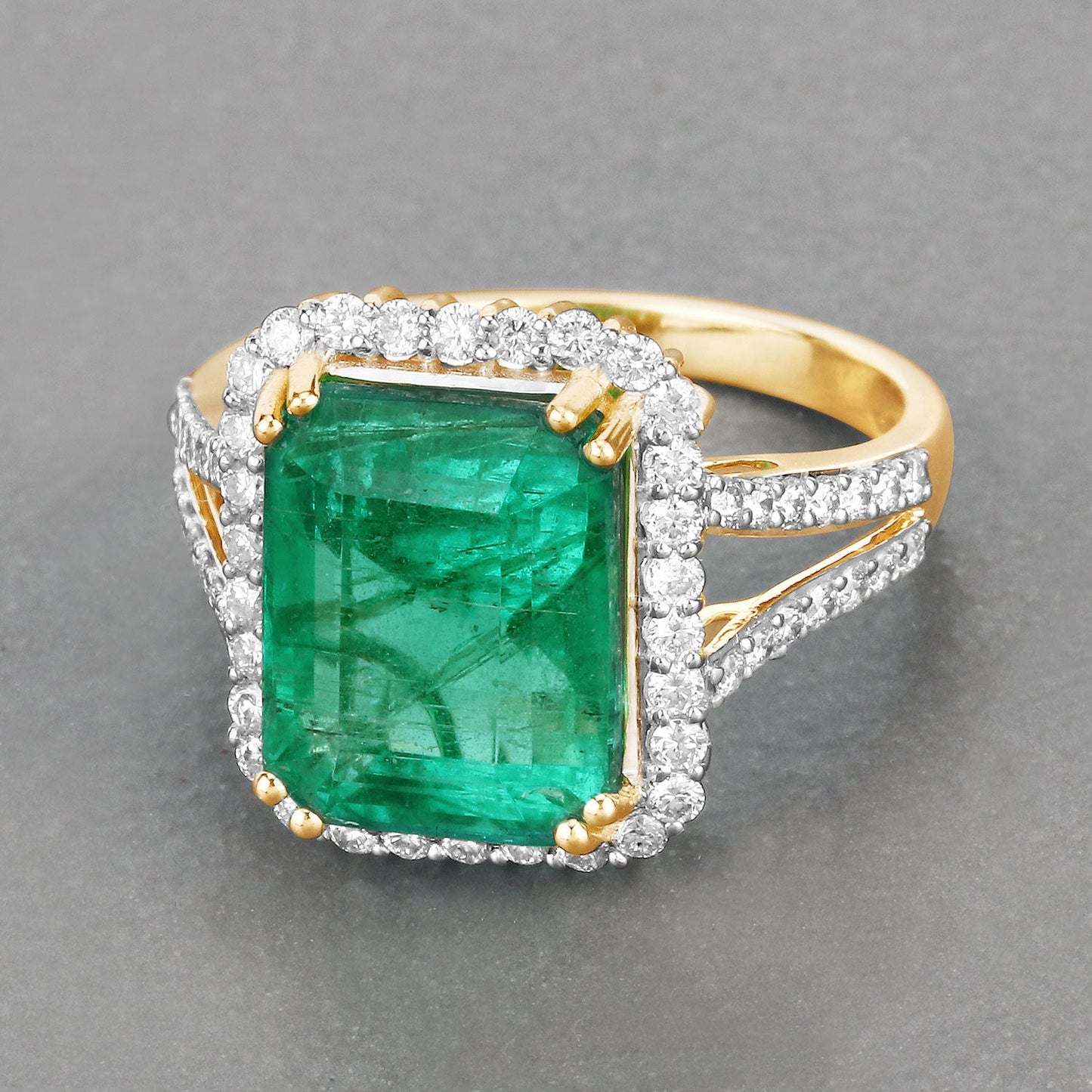 Bague en Or 14K avec Émeraude Zambienne et Diamants Certifiés IGI de 6,96 Carats