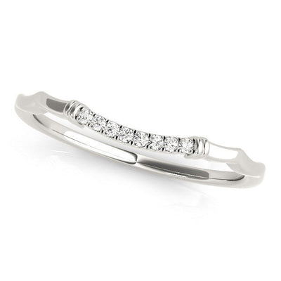 Anillo de boda de diamantes engastados en pavé con diseño de ola en oro blanco de 14k