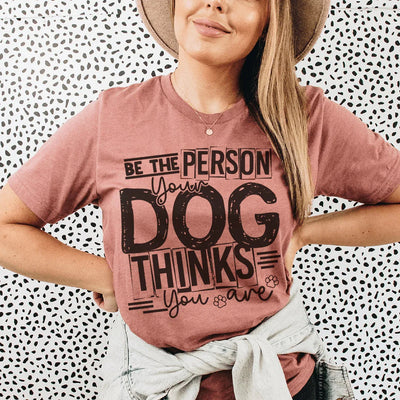 Sé la persona que tu perro cree que eres camiseta