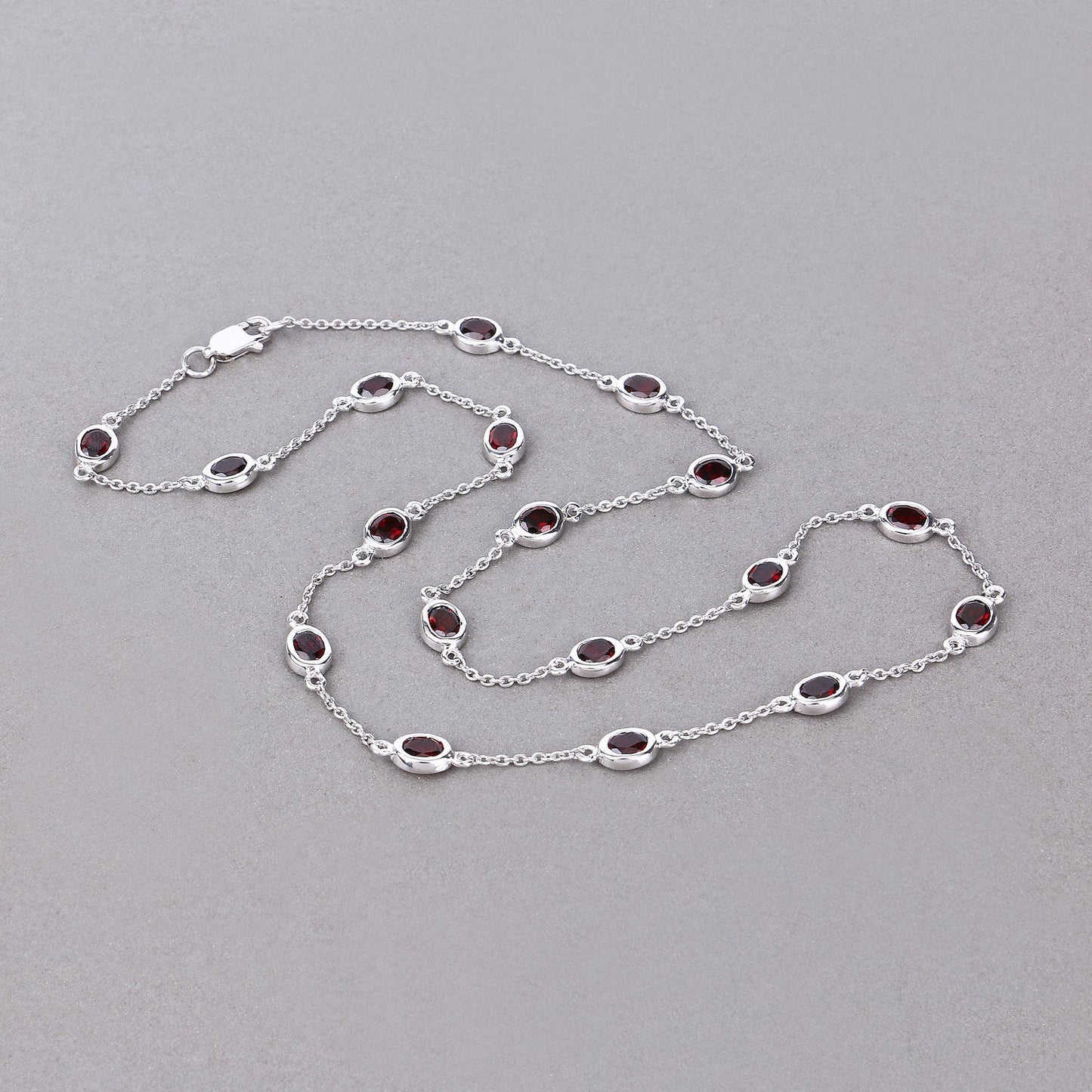 Collar de Granate Genuino de 8.10 Quilates en Plata Esterlina .925