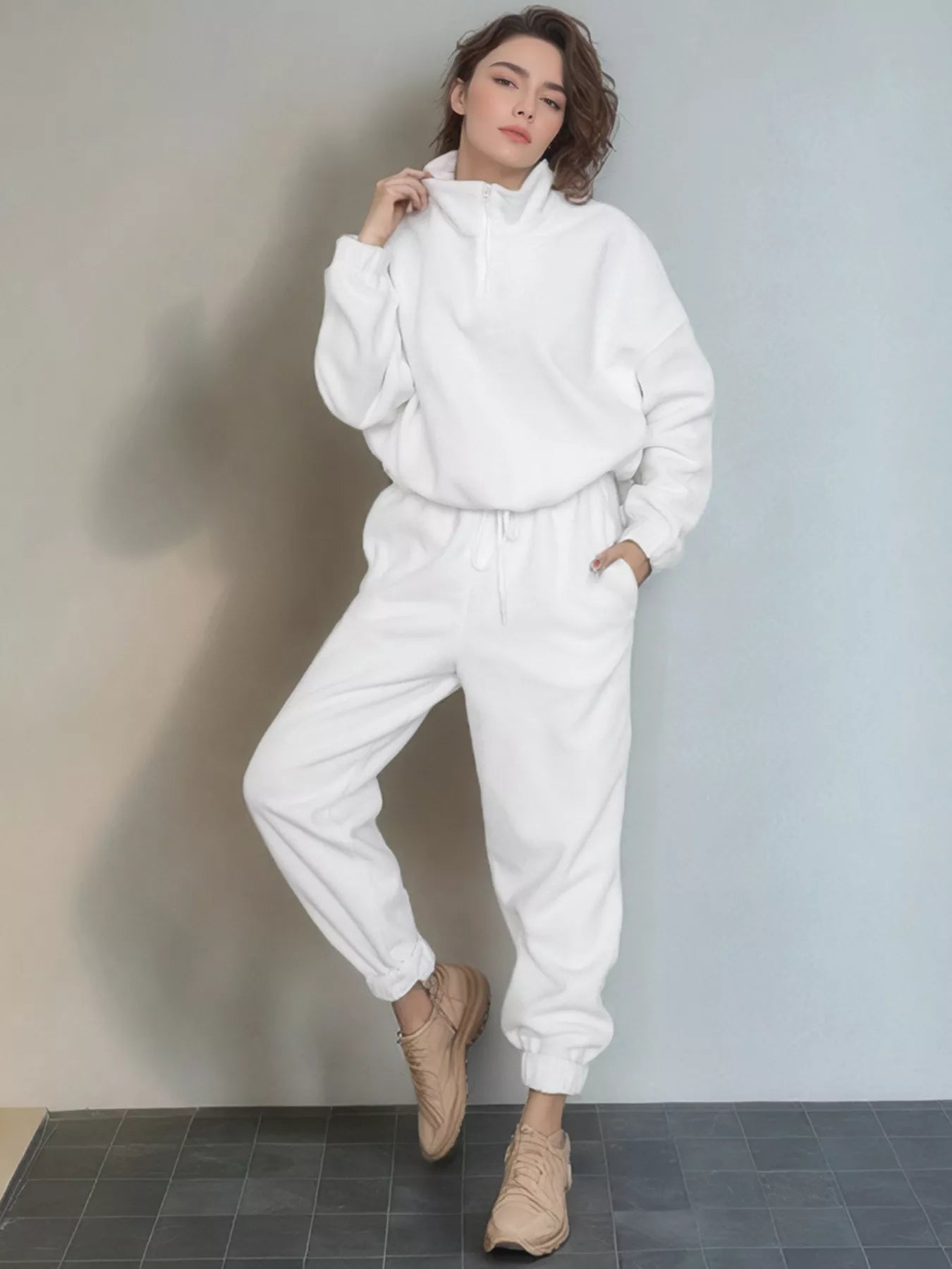 Conjunto de Sudadera y Pantalones de Cuello Cuartillo Premium