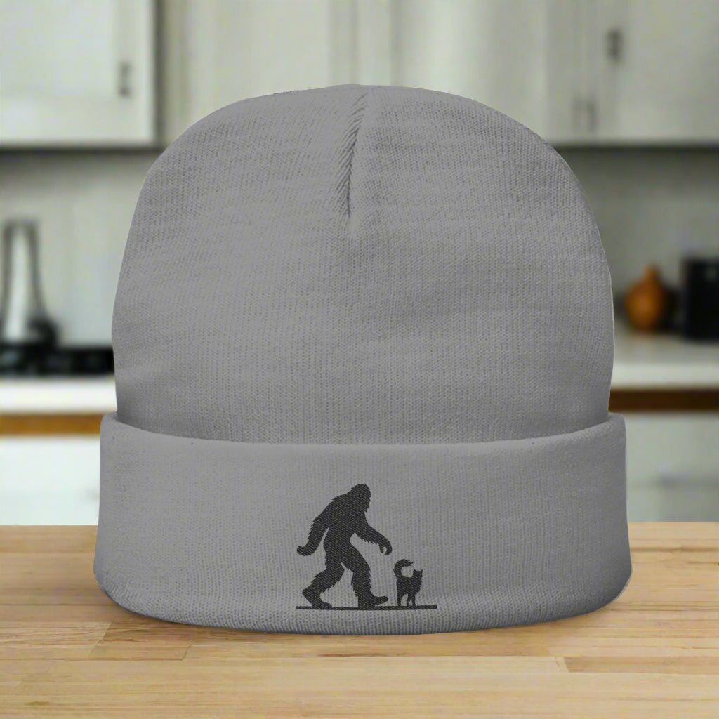 Bonnet en tricot brodé Sasquatch et chat