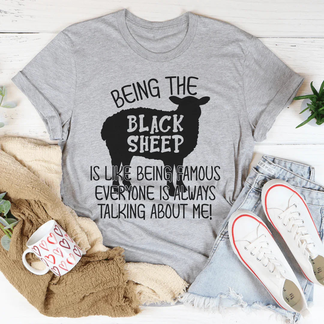 Ser la oveja negra es como ser famoso camiseta