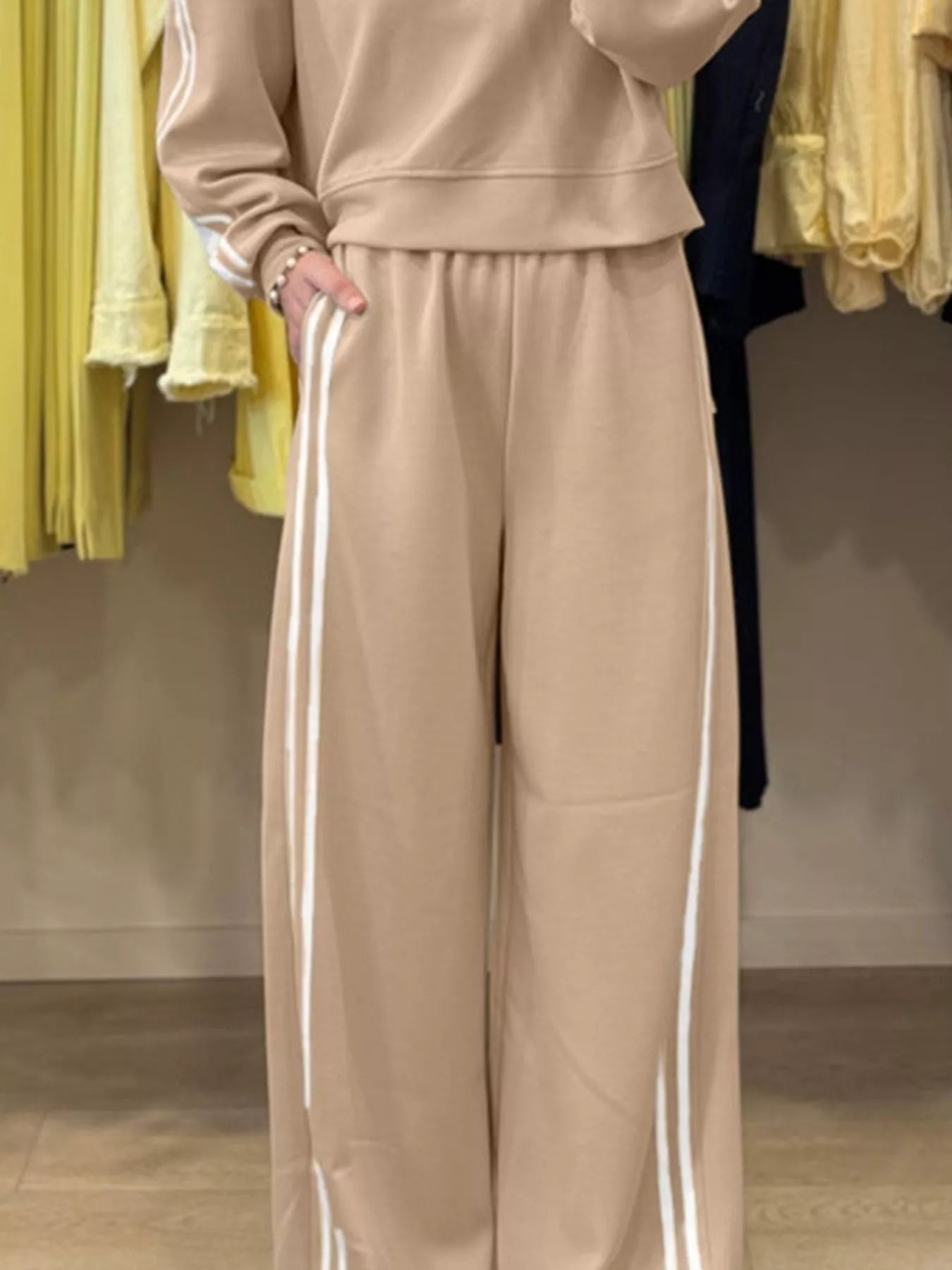 Ensemble haut à col rond à rayures et pantalon de jogging élastique