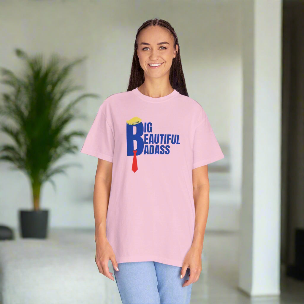Gran Camiseta Unisex Teñida a la Prenda Big Beautiful Badass