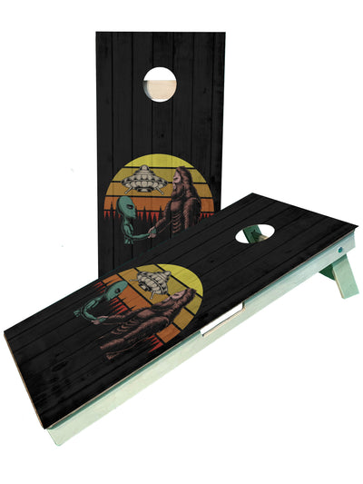 Legendary Bigfoot vs. Alien Cornhole Game Set - Korvel