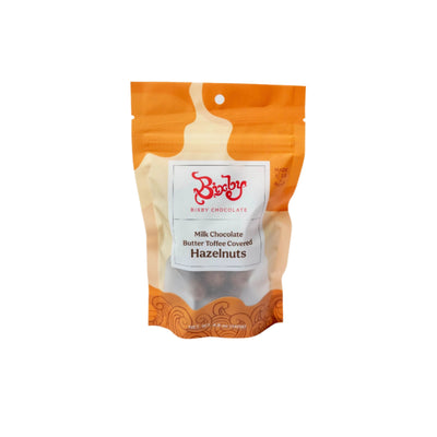 Avellanas cubiertas de chocolate con leche y caramelo de mantequilla