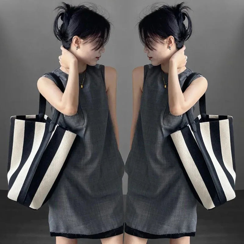Black and white contrasting wide shoulder strap women's bag large capacity tote bag bucket bag - Korvel